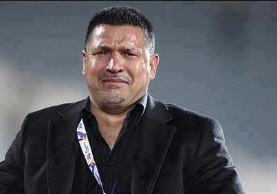 این... بلد نیست به بازیکنش تربیت یاد بده!
