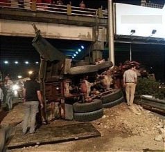 پرواز کامیون در بزرگراه ستاری+ عکس