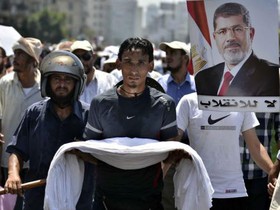 مذاکرات محرمانه متحدان مرسی برای آزادی وی