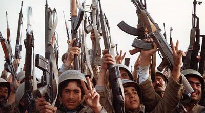 عقل معاش می گوید که هنگام مدرسه رفتن است! + تصاویری ناب از حضور رزمندگان نوجوان در 8 سال نبرد مقدس