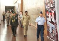  وابستگان نظامی کشورهای خارجی از باغ موزه دفاع مقدس بازدید کردند