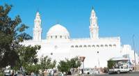 مسجد«ذوالقبلتین»، باز شدن دریچه قبله به سوی کعبه نور