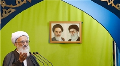 عزت ملت ایران در تبعیت از امام(ره) و رهبری است/دشمنان می‌خواهند مسلمانان در ظلمت باشند