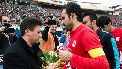 نصرتی: بازیکن دیگری جای تیموریان بود جلو نمی‌آمد/ دکو مرا بدتر از این زد اما داور اخراجش نکرد