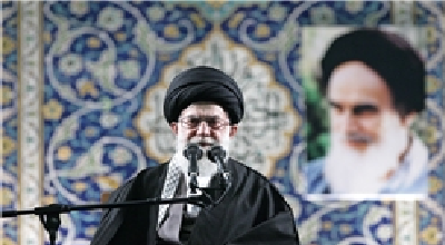  پرچم رژیم‌ صهیونیستی زیر پای رهبری