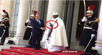 در دست چپ آقای رئیس‌جمهور چیست؟؛ عکس