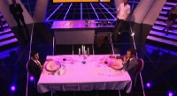 دو مجری هلندی در برنامه زنده گوشت یکدیگر را خوردند! +عکس
