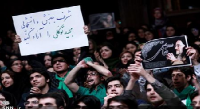 مرد باشرف جنبش دانشجویی با لباس زنانه+ عکس