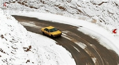 بارش برف و باران در راه‌های ۱۵ استان کشور/انسداد کرج-چالوس