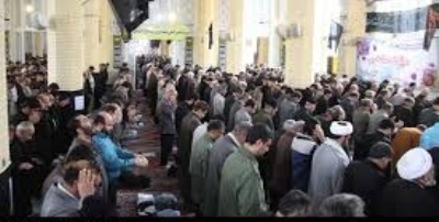 امام جمعه کرج در اعتراض به یک بدحجاب، آیین رسمی را ترک کرد 