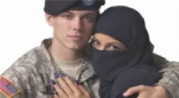 پشت پرده بیلبورد جنجالی سرباز آمریکایی و زن مسلمان+فیلم