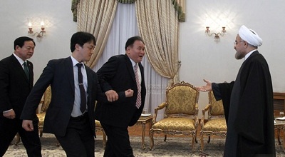 دست دادن عجیب با روحانی+ عکس