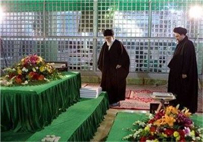 رهبر انقلاب اسلامی در حرم مطهر امام خمینی(ره) حضور یافتند