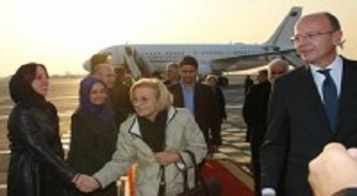  اولین زن مقام خارجی بی حجاب در فرودگاه ایران ! + عکس   
