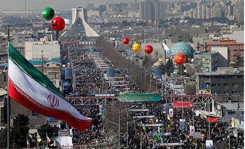 لحظه به لحظه مردم ایران در خیابان‌ها از انقلاب خود دفاع کردند 