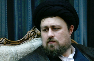 حضور هدفمند سید حسن خمینی در منزل خانواده شهدا
