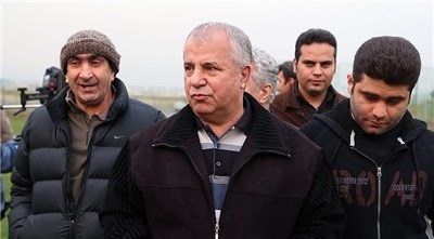 از دیر آمدن مایلی‌کهن تا اعتراض به صحبت علیه دایی