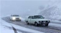 بارش برف در محورهای شمالی کشور/ ترافیک در محور کرج - چالوس همچنان نیمه سنگین است