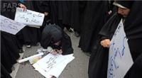 تجمع اعتراضی بانوان به جشن همسر روحانی مقابل نهاد ریاست جمهوری
