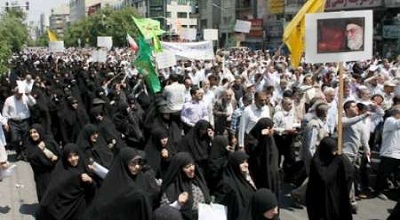  هزاران تهرانی در حمایت از عفاف و حجاب در میدان فاطمی تجمع کردند