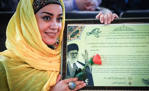 جامعه هنری انقلاب چه وظیفه‌ای در قبال «الهام چرخنده»ها دارند/ مسیر عزت از «انقلاب اسلامی» می گذرد نه «هالیوود»