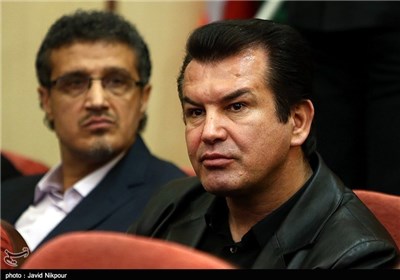 پیراهن استیلی حراج شد