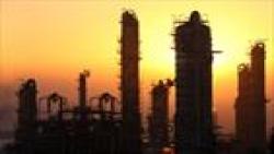 Iran breaks record installing a giant refinery construction 