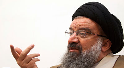 خط امام(ره)، خط شفاف مدیریت انقلاب است/مقام معظم رهبری همواره در خط امام(ره) بوده است