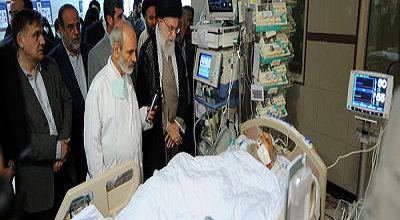 مقام معظم رهبری با حضور در بیمارستان از آیت‌الله مهدوی‌کنی عیادت کردند