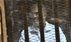 دادگاه محمدمرسی و اعضای اخوان‌المسلمین به تعویق افتاد