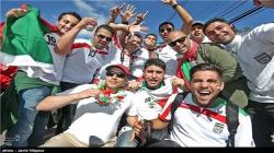  پرچم ایران در دست برزیلی‌ها برای حمایت از تیم ملی