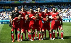 بازیکنان دو تیم وارد ورزشگاه شدند/ کری‌خوانی‌ها آغاز شد