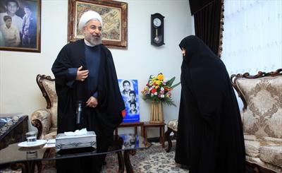 دیدار روحانی با بانوی امدادگر جانباز