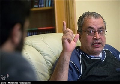 از روحانی "مخفیانه" انتقاد می‌کنیم/احمدی‌نژاد "ابداً" برنمی‌گردد