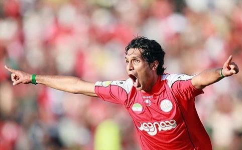 کاپیتان پرسپولیس در آستانه لژیونر شدن