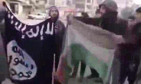 داعش پرچم فلسطین را لگدمال کرد!+تصاویر