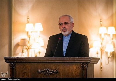 گفتگوی ظریف و رئیس صلیب سرخ 