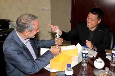 مجسمه کفاشیان تقدیم خودش شد 