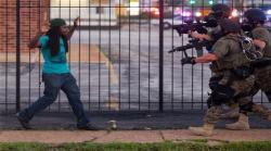  خشونت در برخورد با سیاه‌پوستان آمریکایی معترض به قتل نوجوان به دست پلیس+عکس