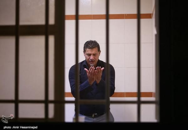 نماز اول وقت دایی در رختکن+عکس