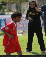 زنی که داورِ فوتبالِ پسران در ایران شد+عکس