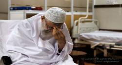 نماز رهبر انقلاب در بیمارستان + عکس