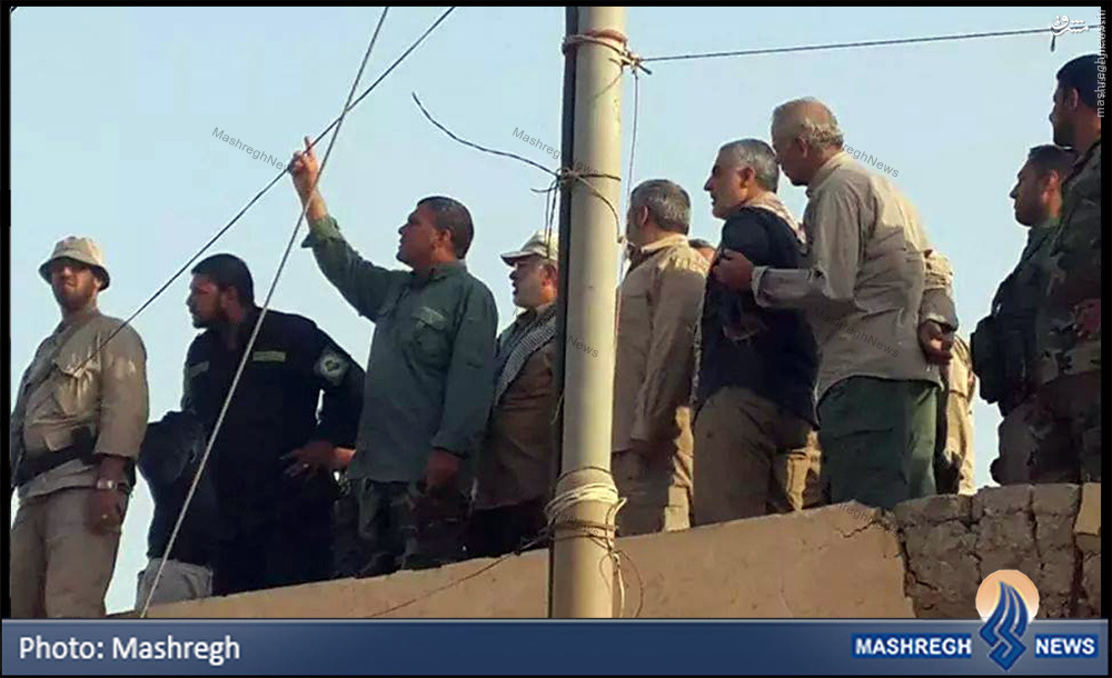 عکس/ «حاج قاسم» بر پشت بام 