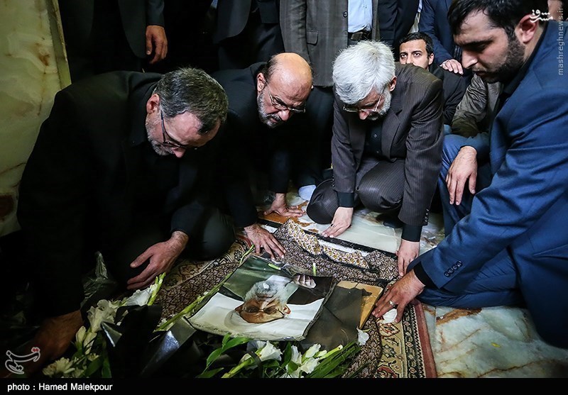 سعیدجلیلی بر مزار آیت‌الله مهدوی‌+عکس 