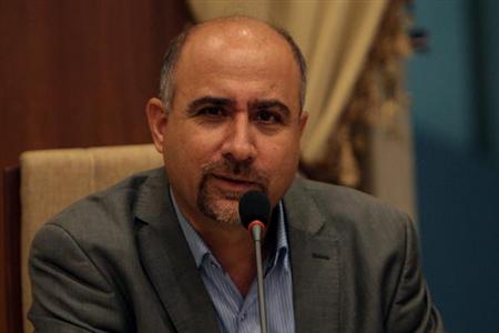 شعر انقلاب برای مسئولین ما تنها به هفته دفاع مقدس خلاصه شده است/ ضرورت تبدیل شدن شعر انقلاب به موسیقی