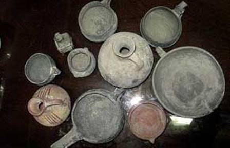 کشف 25 شی تاریخی در یک منزل مسکونی 