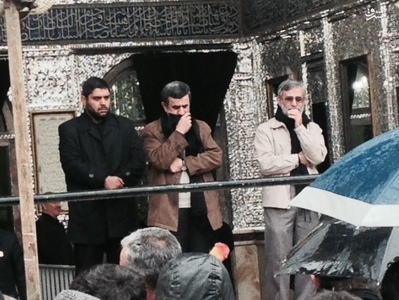 عکس/ احمدی‌نژاد در حرم عبدالعظیم حسنی 