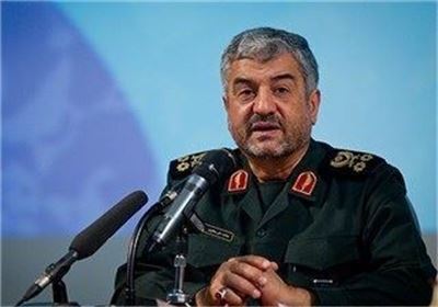 حضرت امام اقدام دانشجویان را تأیید و فرمودند: «خوب جایی را گرفته‌اید. آنجا را ول نکنید!»