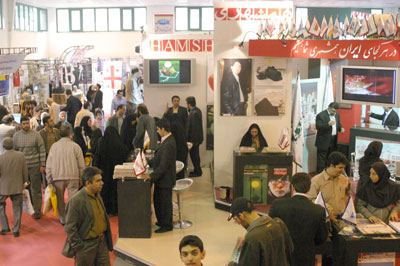 بررسی علل به نتیجه نرسیدن اعتراضات سال88 در نمایشگاه مطبوعات! / طرح ادعایی مبنی بر مماشات امام راحل با بنی صدر
