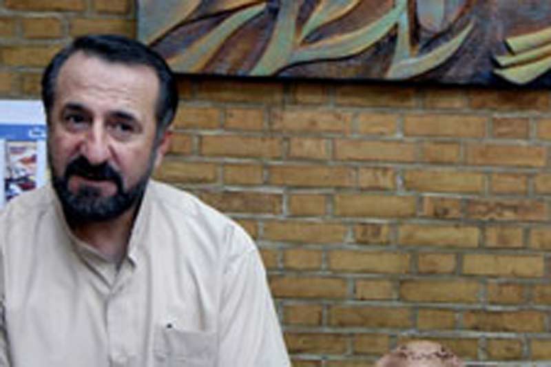 انقلابی بودن همان تفکر بسیجی داشتن است/ قبل از عملیات خیبر تا صبح رزمندهها را خنداندیم
